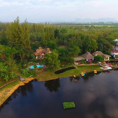 Golden Lake View Boutique Resort Kanchanaburi Ngoại thất bức ảnh