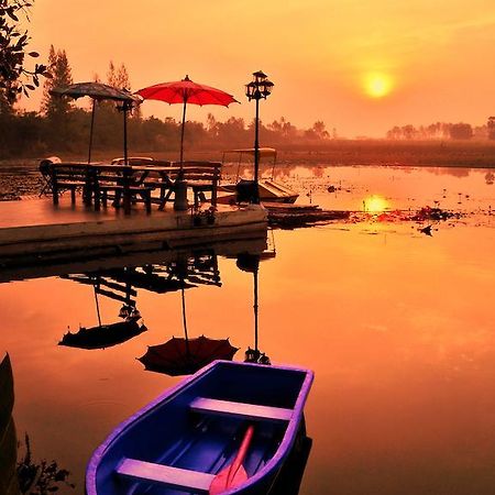 Golden Lake View Boutique Resort Kanchanaburi Ngoại thất bức ảnh