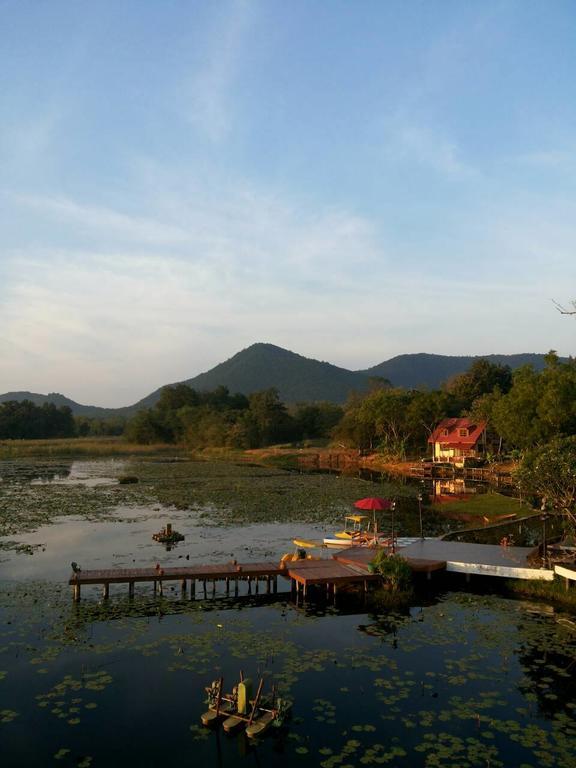 Golden Lake View Boutique Resort Kanchanaburi Ngoại thất bức ảnh