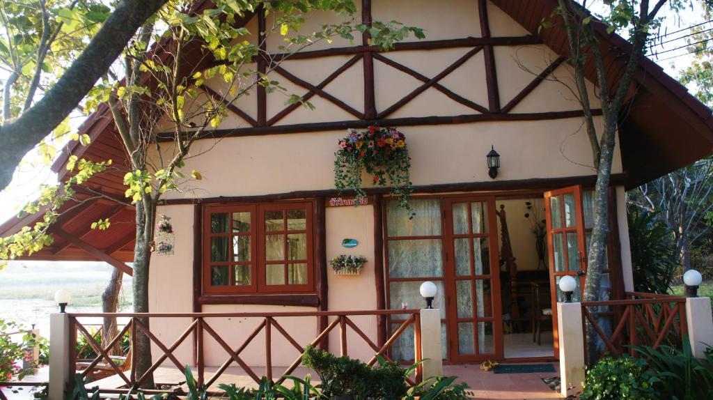 Golden Lake View Boutique Resort Kanchanaburi Ngoại thất bức ảnh