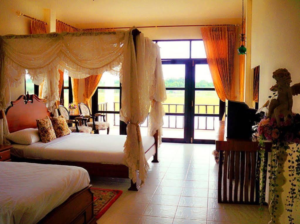 Golden Lake View Boutique Resort Kanchanaburi Ngoại thất bức ảnh